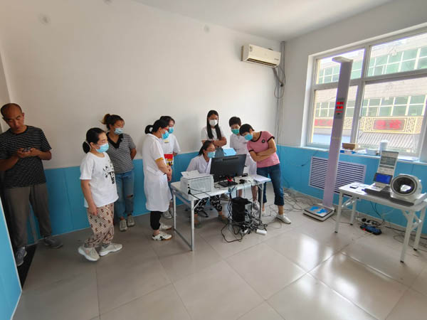 ����һ���ɫ�����ϻ���Ʒ���